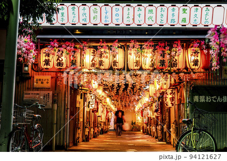 静岡県静岡市の青葉おでん街の夜 94121627