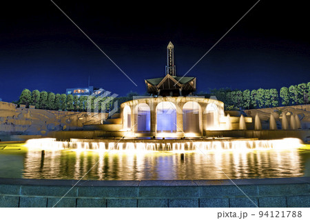 静岡県静岡市の青葉通りにある常磐公園の夜景 94121788