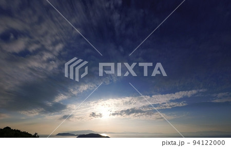 多様な雲が現れた夕方の空・夏・超広角・空主体・220827pm 94122000