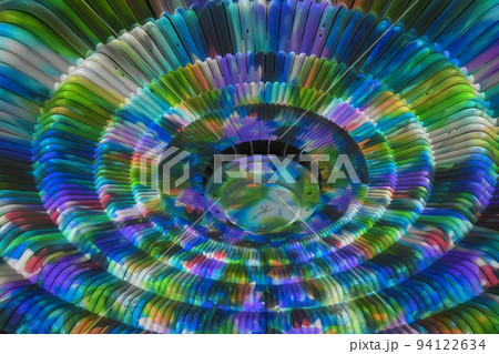 屋根に映る世界最大級の万華鏡 94122634