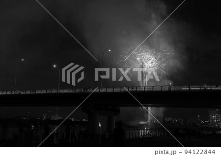 （モノクローム）水都くらわんか花火大会 94122844