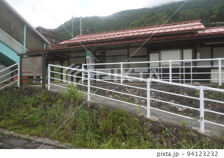JR東海高山本線杉原(無人)駅 まんが王国 94123232