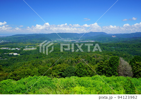 初秋快晴・爽やかな若草山山頂から広角で（木津川市加茂） 94123962