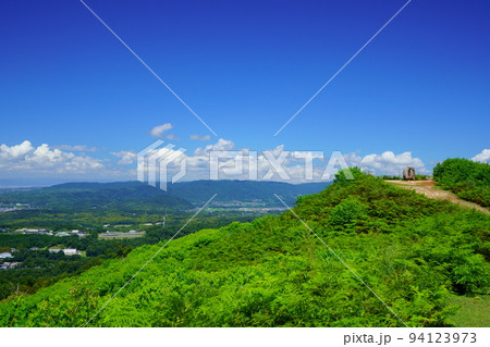 秋晴れの若草山・鶯塚古墳登山道4 94123973