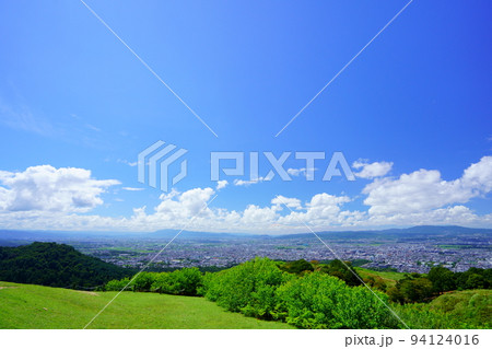 秋の若草山・見晴らし台と南方面を広角レンズで望む 94124016