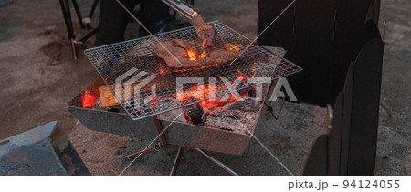 バーベキュー 焼肉 キャンプイメージ素材  94124055