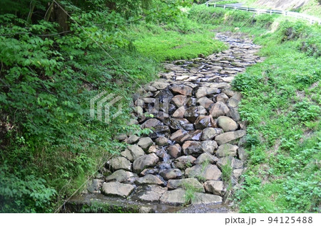 荏沢川の石堰堤 94125488