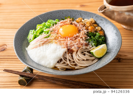 夏のとろろぶっかけ蕎麦 94126336