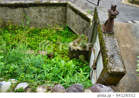 富山県魚津市東山地区の東山円筒分水槽とその周辺 94126552
