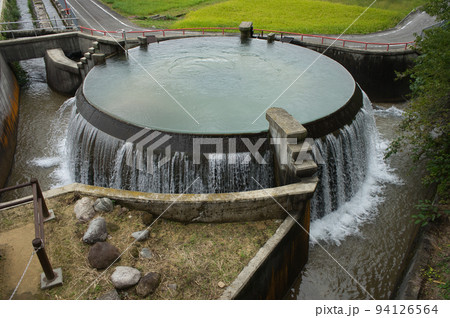 富山県魚津市東山地区の東山円筒分水槽とその周辺 94126564