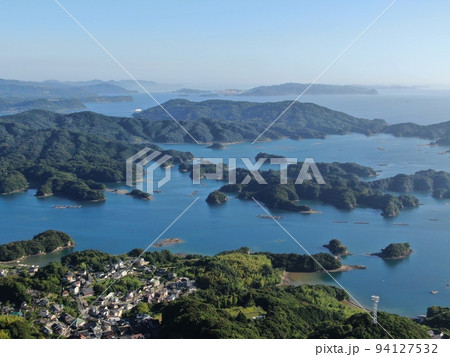 佐世保市の石岳展望台の上空から九十九島の空撮 佐世保市の石岳展望台の上空から九十九島の空撮 94127532