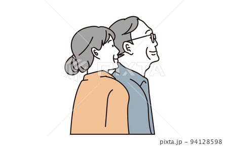 見上げるアジア人の高齢者の夫婦 見上げるアジア人の高齢者の夫婦 94128598