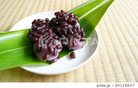 サンニンの葉の上に乗ったふちゃぎ4 94128647