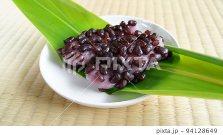 サンニンの葉の上に乗ったふちゃぎ5 94128649