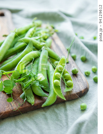Sweet pea pods Sweet pea pods 94129612