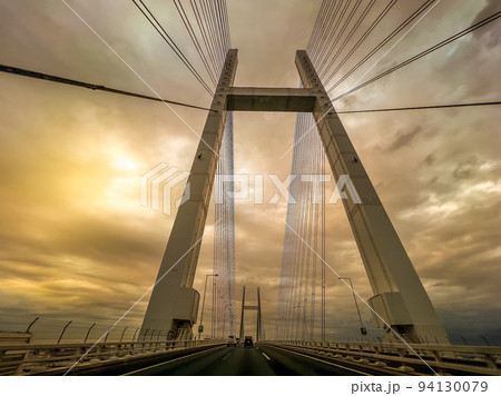 ベイブリッジの夕景 94130079