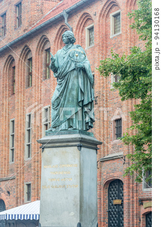Nicolaus Copernicus Monument in home town of astronomer Nicolaus Copernicus in Torun, Poland. Monument to Copernicus, inscribed 94130168
