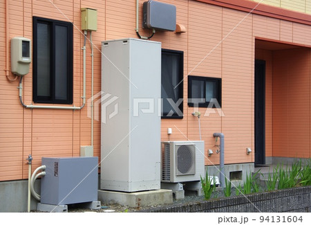太陽光発電の蓄電装置　電気を蓄電する設備 94131604