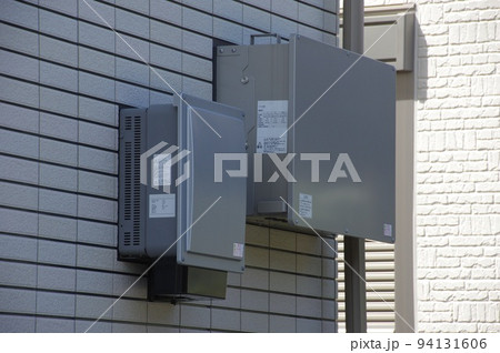 太陽光発電の蓄電装置　電気を蓄電する設備 94131606