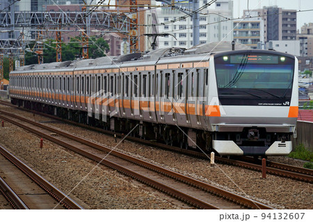 阿佐ヶ谷駅のストレートを走る中央線快速列車（E233系） 94132607