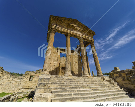 ローマ遺跡ドゥッガ・キャピトル神殿 / Dougga, Tunisia 94133289