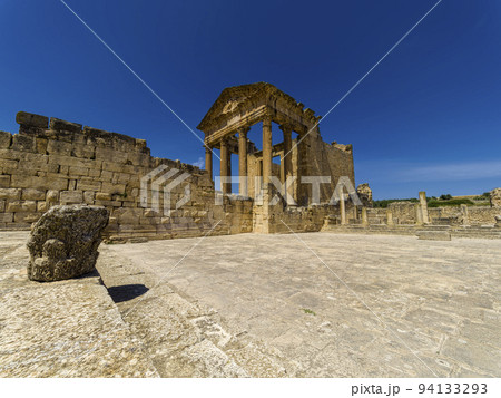 ローマ遺跡ドゥッガ・キャピトル神殿 / Dougga, Tunisia 94133293