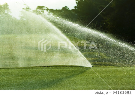 スプリンクラーの水 スプリンクラーの水 94133692