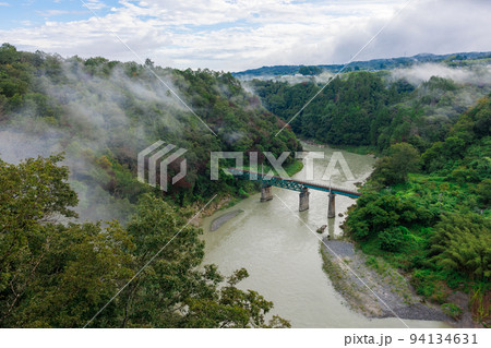 天龍峡大橋から見る天竜川と飯田線 天龍峡大橋から見る天竜川と飯田線 94134631
