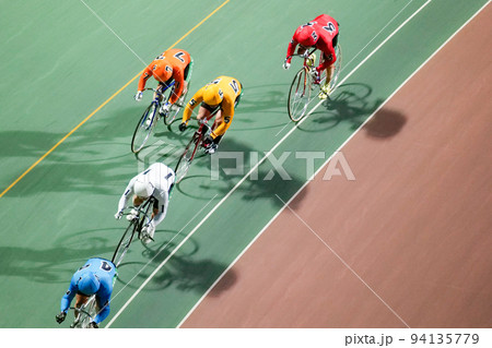 競輪を俯瞰で 94135779