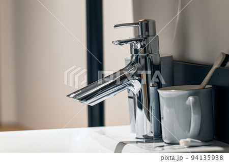 洗面台の蛇口 94135938
