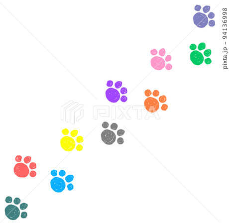 犬や猫の動物が歩いた肉球の足跡 犬や猫の動物が歩いた肉球の足跡 94136998