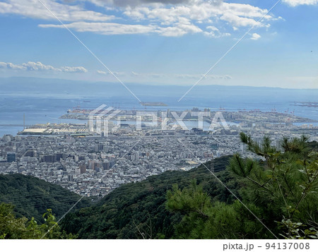 六甲山系　芦屋ロックガーデン　万物相(ピラーロック)からロッコ―アイランドを望む 94137008