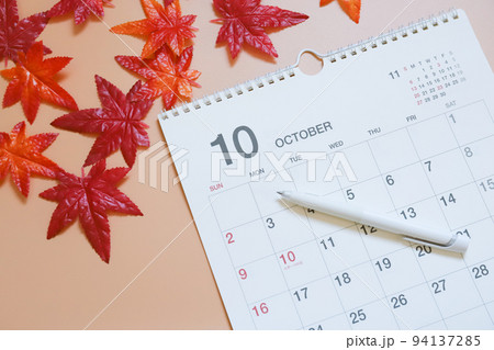 10月のカレンダー 94137285