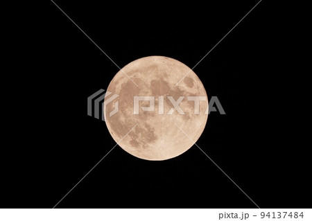 中秋の名月　東京湾に昇る満月　2022年9月10日撮影 94137484