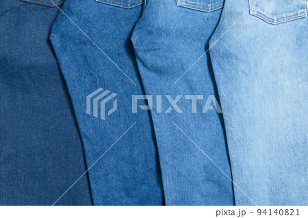 未使用・未洗濯のジーンズと色落したジーンズ 94140821