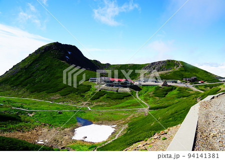 乗鞍岳　登山道から見る畳平と恵比寿岳、魔王岳 94141381
