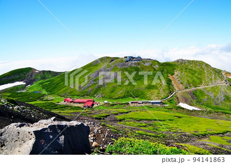 乗鞍岳 剣ヶ峰への登山道から見る肩の小屋と摩利支天岳 乗鞍岳 剣ヶ峰への登山道から見る肩の小屋と摩利支天岳 94141863
