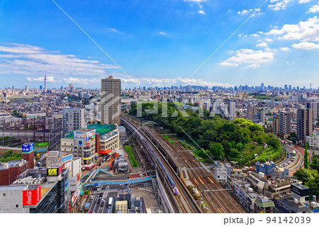 北とぴあより山形新幹線と東京スカイツリーを望む 94142039