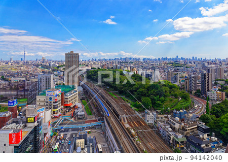 北とぴあより北陸新幹線と東京スカイツリーを望む 北とぴあより北陸新幹線と東京スカイツリーを望む 94142040
