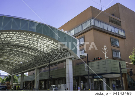 鳥取駅前 鳥取大丸(丸由百貨店)とサンロードアーケード 鳥取県鳥取市 鳥取駅前 鳥取大丸(丸由百貨店)とサンロードアーケード 鳥取県鳥取市 94142469