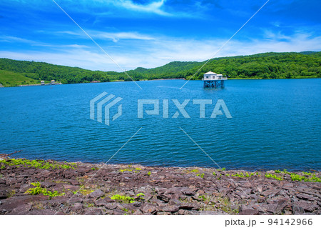 玉原湖 玉原ダム 湖の風景 初夏の季節 玉原湖 玉原ダム 湖の風景 初夏の季節 94142966