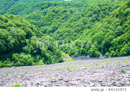 玉原ダム 玉原湖 天羽からの風景 初夏の季節 玉原ダム 玉原湖 天羽からの風景 初夏の季節 94142972