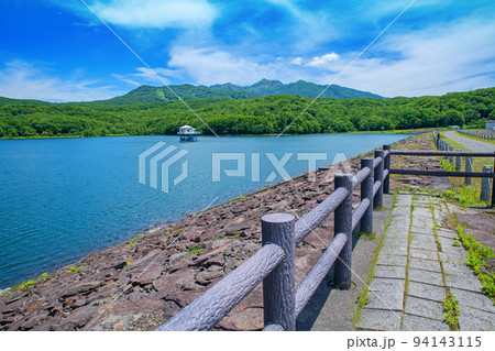 玉原湖 玉原ダム 湖畔の風景 初夏の季節 玉原湖 玉原ダム 湖畔の風景 初夏の季節 94143115
