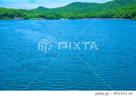 玉原湖 玉原ダム 湖の風景 初夏の季節 玉原湖 玉原ダム 湖の風景 初夏の季節 94143116