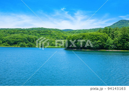 玉原湖 玉原ダム 湖の風景 初夏の季節 玉原湖 玉原ダム 湖の風景 初夏の季節 94143163