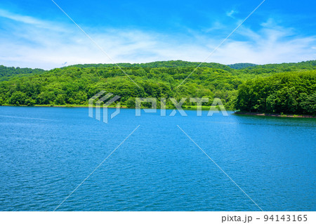 玉原湖 玉原ダム 湖の風景 初夏の季節 玉原湖 玉原ダム 湖の風景 初夏の季節 94143165