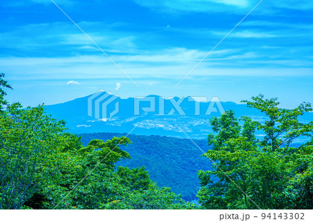 玉原高原から眺める赤城山の山々　初夏の風景 94143302
