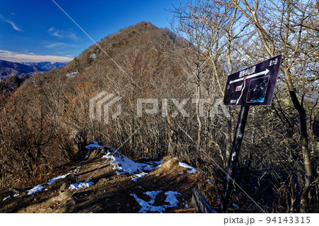 御坂山地・鍵掛峠から見る王岳稜線 94143315