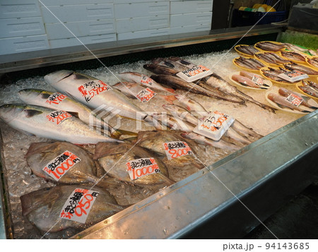 寺泊　魚の市場通り 94143685