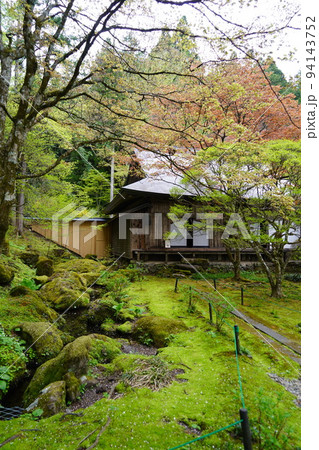光前寺（こうぜんじ）は、長野県駒ヶ根市赤穂にある天台宗の別格本山の寺院である。 94143752